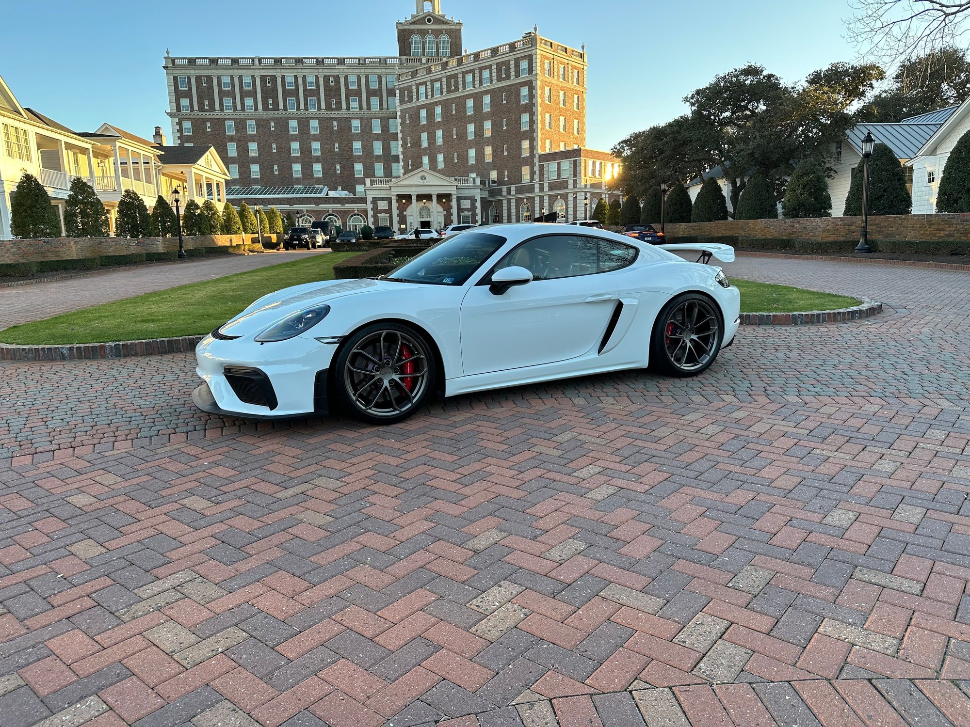 2021 Porsche 718 - 2021 Porsche GT4 For Sale - Used - VIN wpoac2a83mk289350 - 6,500 Miles - 6 cyl - 2WD - Automatic - Coupe - White - Virginia Beach, VA 23451, United States
