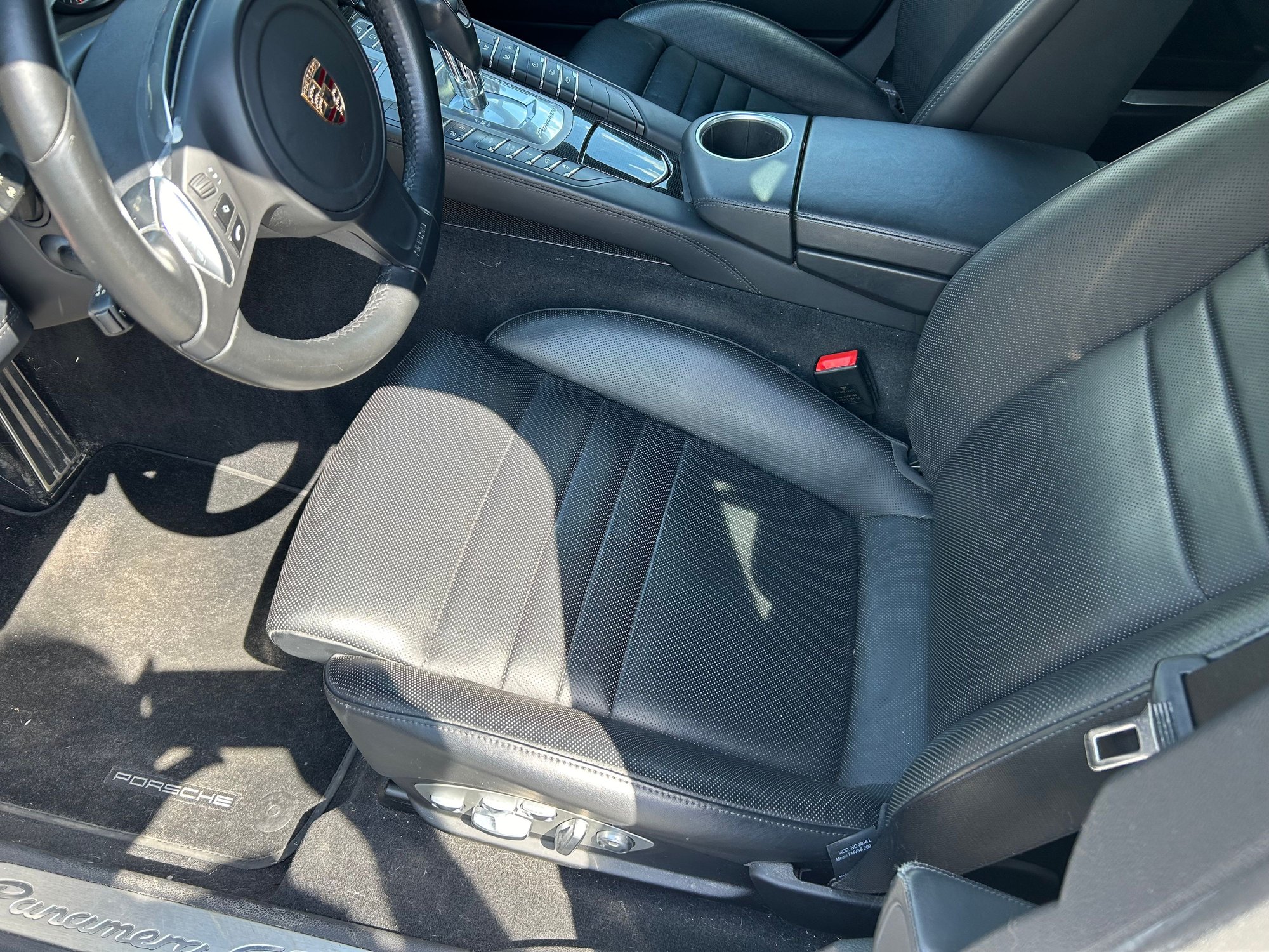 2014 Porsche Panamera - Panamera , one owner, no accidents or body work, making room for a newer GTS - Used - VIN WP0AF2A77EL083376 - 49,100 Miles - 8 cyl - AWD - Automatic - Sedan - White - Finleyville, PA 15332, United States