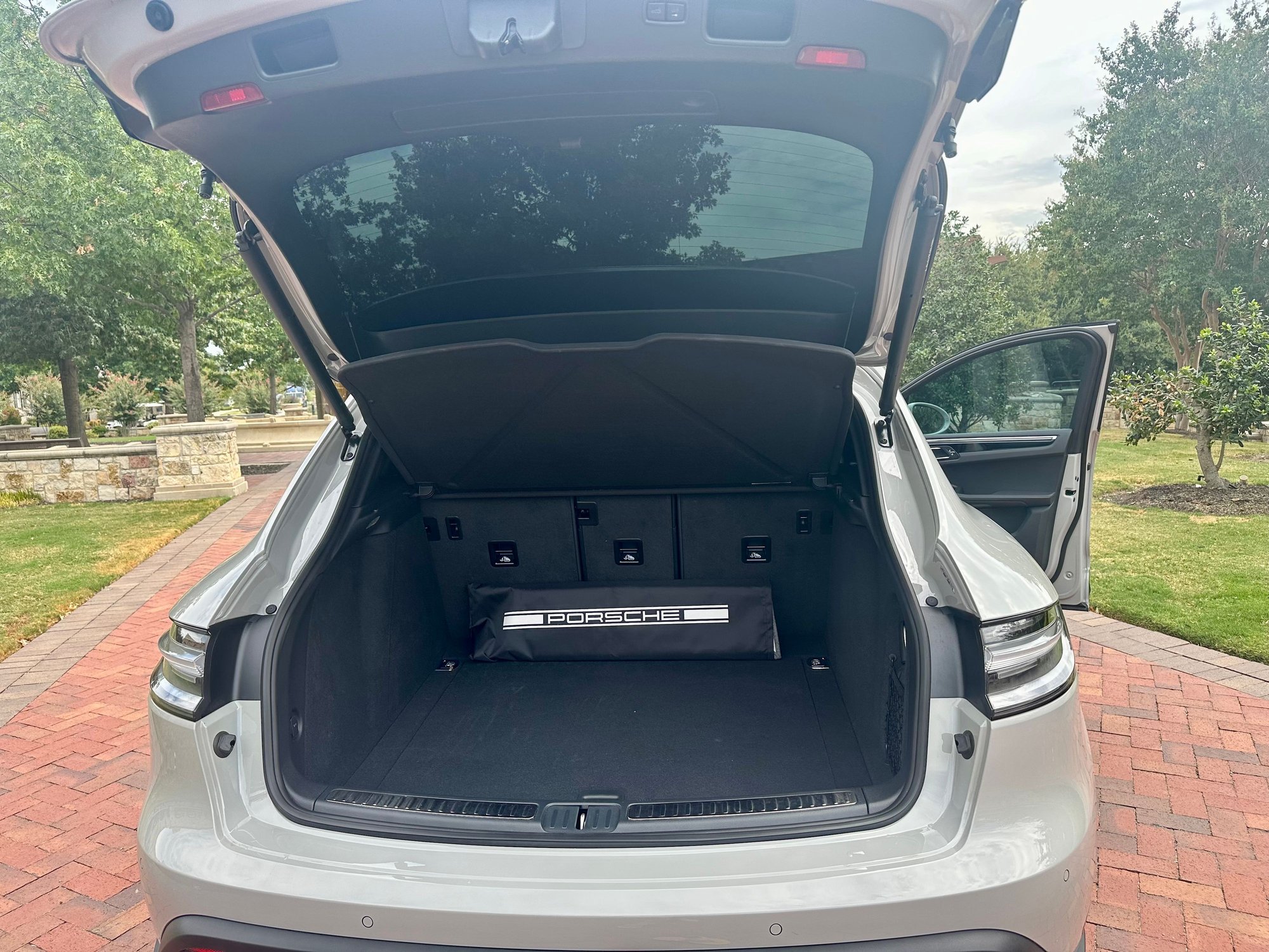 2023 Porsche Macan - 2023 custom spec macan - Used - VIN WP1AA2A53PLB16162 - 4,400 Miles - 4 cyl - AWD - Automatic - SUV - Other - Frisco, TX 75033, United States