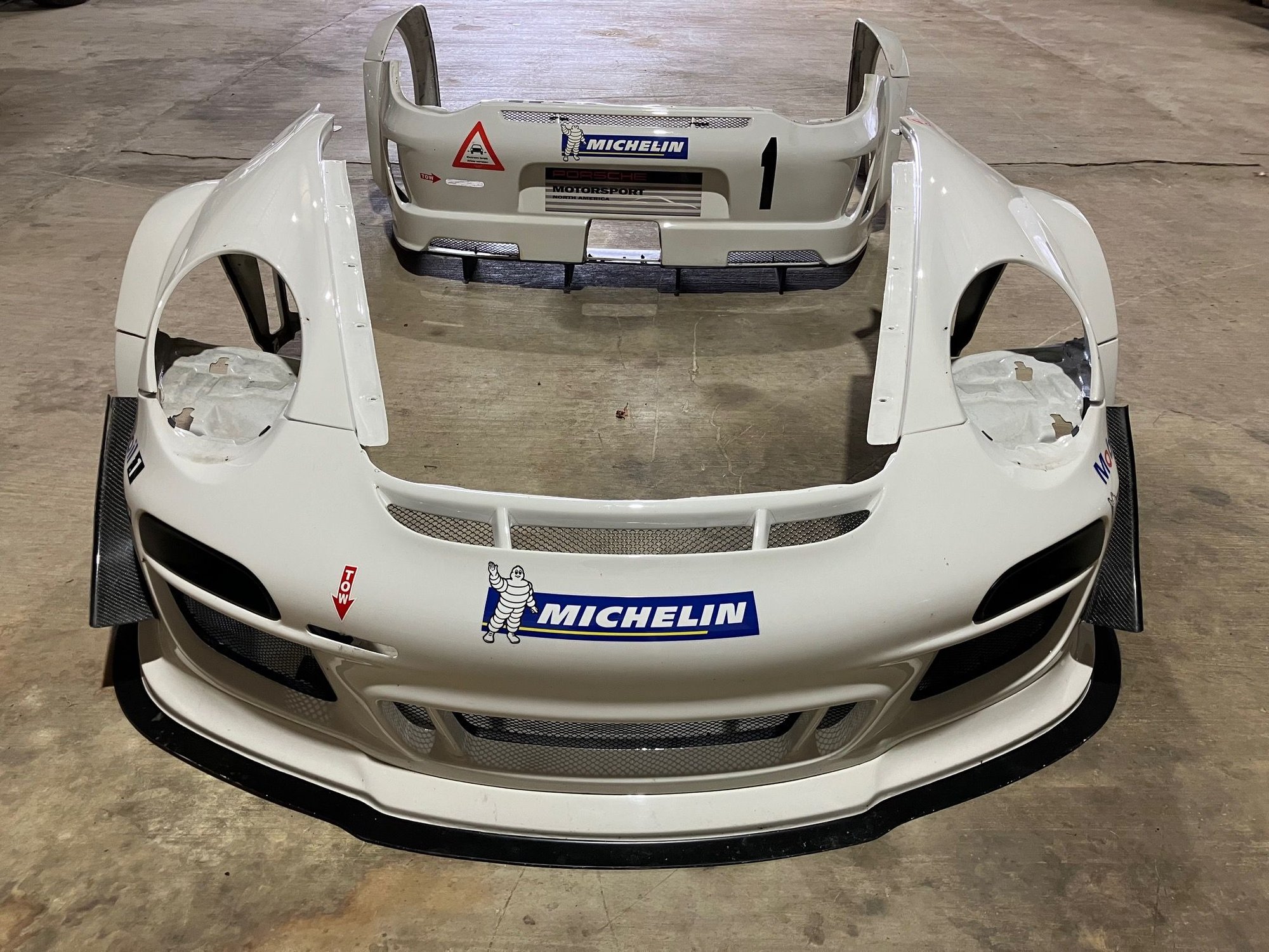 2010 Porsche GT3 - parting out gt3 race car. - Ellwood City, PA 16117, United States