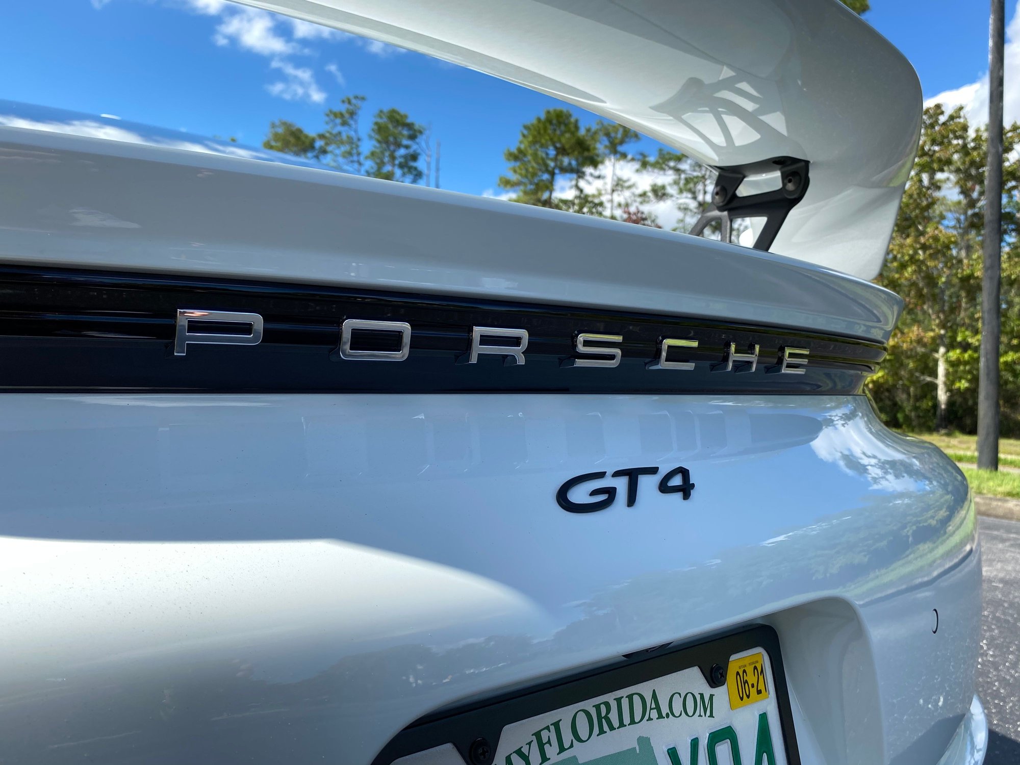 2020 Porsche 718 Cayman - **2020 718 GT4 800miles (Florida Owned) - Used - VIN WP0ACAA83LK289329 - 879 Miles - Manual - Coupe - White - Winter Springs, FL 32708, United States