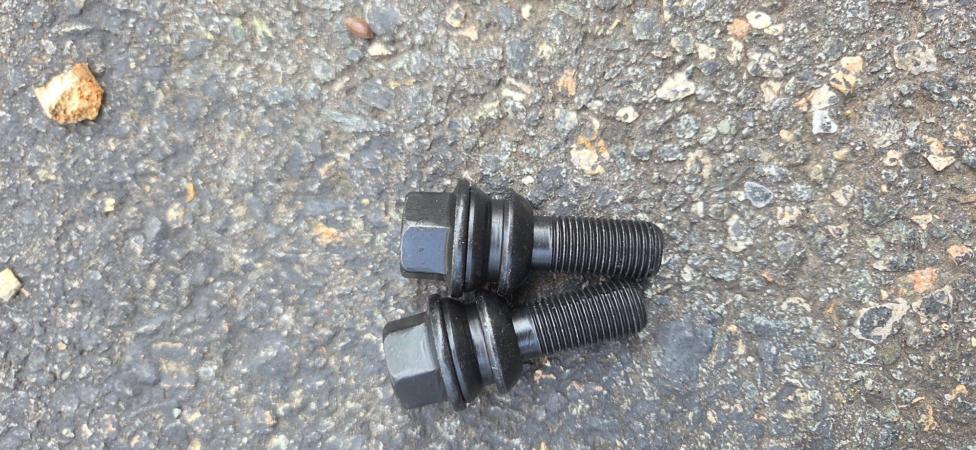 Miscellaneous - New Blk Cayenne Wheel Lug Bolts - New - 2011 to 2018 Porsche Cayenne - Flemington, NJ 08822, United States