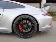 Stunning calipers on this GT3.