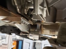 Rear MT bracket and bolt details (b)