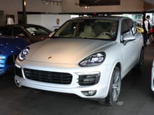 Newest edition to the stable. Picked up this 2015 Cayenne Diesel with 11K miles. Was vinyl wrapped silver matt by previous owner.