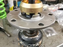 Now I am dealing with the rear wheel hubs to be modified to install the center locking system got new from Eurowise, Charlotte, United States.
I am looking for the front wheel hubs that I am still missing, and possibly also the 