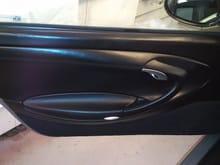 Boxster door panel in leather modded to fit to Carrera's interior. Much lighter than OEM one with sound system.