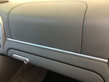 Glove compartment Airbag  strip painted in Arctic silver 