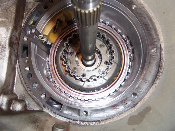 B3 clutch discs and seals installed, thrust washers installed around input shaft, all lubricated with ATF.