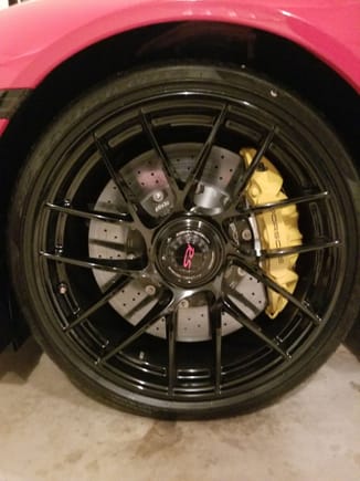 Painted black wheels, RS Center Caps.