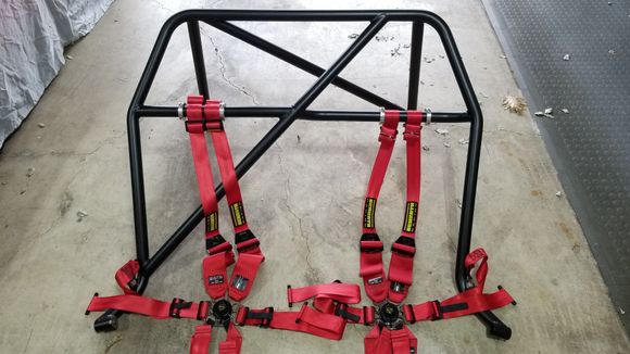 2 GT3 Harnesses will sell separately.  