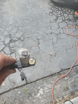 I think the driveway that needs to be resealed is in better focus than the sensor. FWIW, it had that dollop of grease on the end, not sure if that got thrown up there from when I did the clutch, or if it got on there during the removal process, but it's flat and unmarked underneath it.