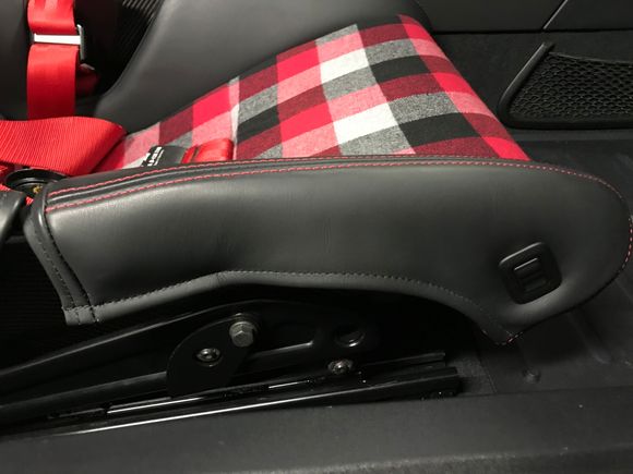 GT4 passenger side