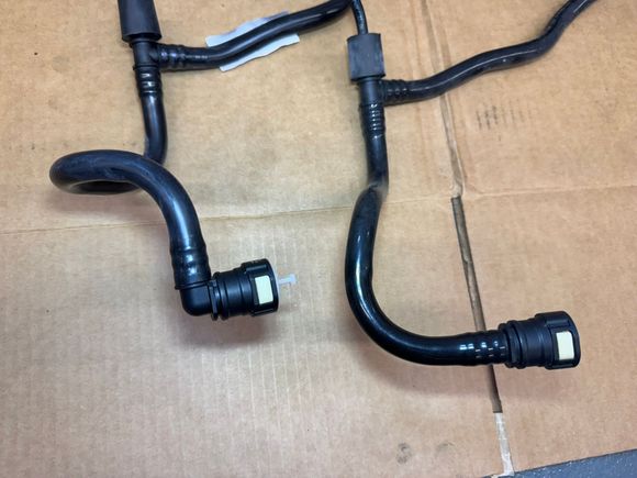 GT4RS vent line on the LEFT.  GT4 vent line on the RIGHT.