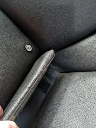 Easy to use latches for baby seat