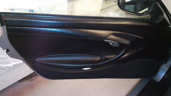 Boxster door panel in leather modded to fit to Carrera's interior. Much lighter than OEM one with sound system.