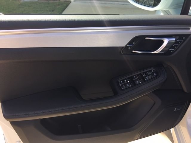 2018 Porsche Macan - 2018 Macan Turbo in Perfect Condition - Used - VIN WP1AF2A59JLB71286 - 1,287 Miles - 6 cyl - AWD - Automatic - SUV - White - Raleigh, NC 27601, United States