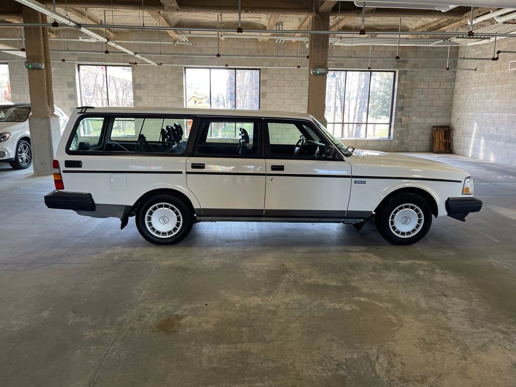 1992 Volvo 240 - 1992 Volvo 240 Wagon *One Owner* *Excellent Condition* - Used - VIN YV1AW8806N1927487 - 4 cyl - 2WD - Automatic - Wagon - White - Exton, PA 19341, United States
