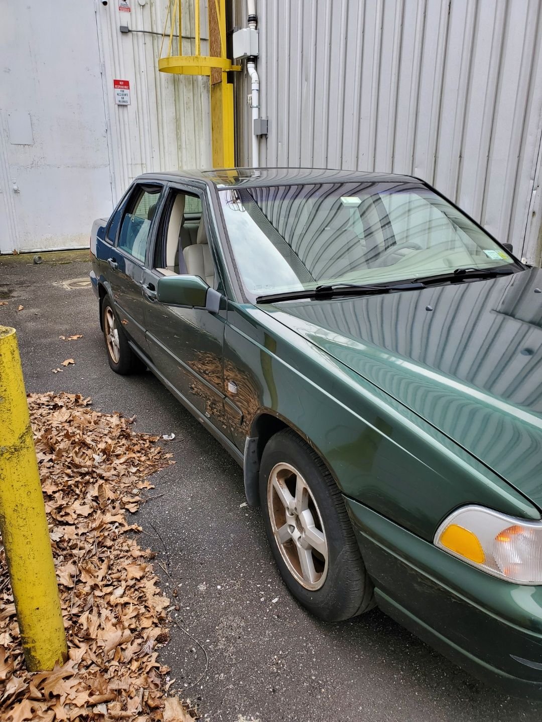 1999 Volvo S70 - 1999 Volvo S70 AWD - Used - VIN YV1LT56D8X2587584 - 126,670 Miles - 5 cyl - AWD - Automatic - Sedan - Other - Bethpage, NY 11714, United States