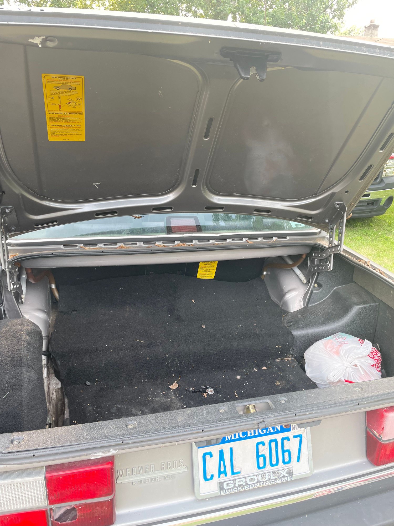 1990 Volvo 240 - 1990 240 DL sedan 115,000 mi - Used - VIN YV1AA8840L1419305 - 115,895 Miles - 2 cyl - 2WD - Automatic - Sedan - Silver - Monroe, MI 48161, United States
