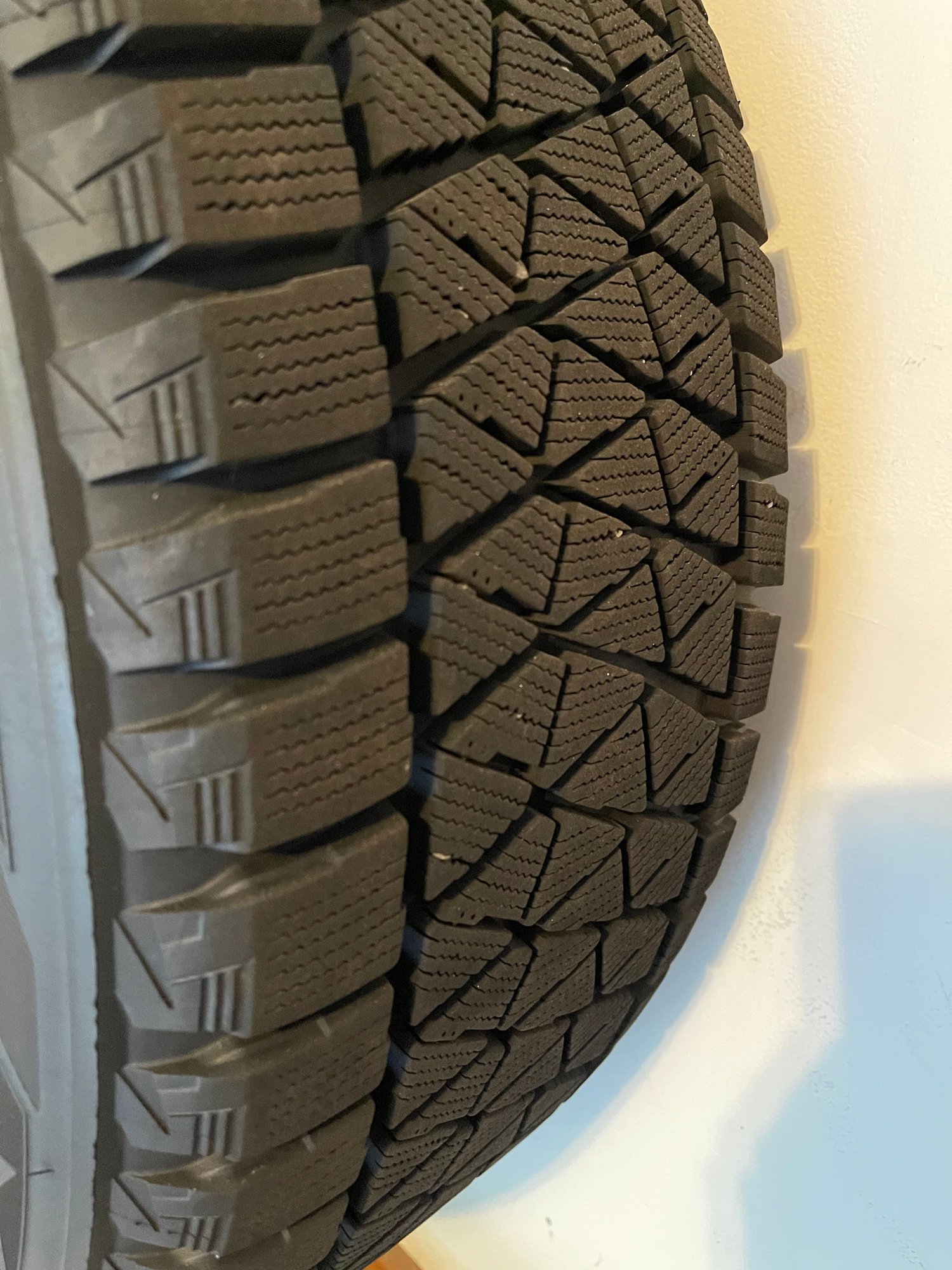 Wheels and Tires/Axles - 245/50/R20 Bridgestone Blizzaks on OEM Volvo wheels - Used - 2016 to 2021 Volvo XC90 - New Hartford, CT 06057, United States