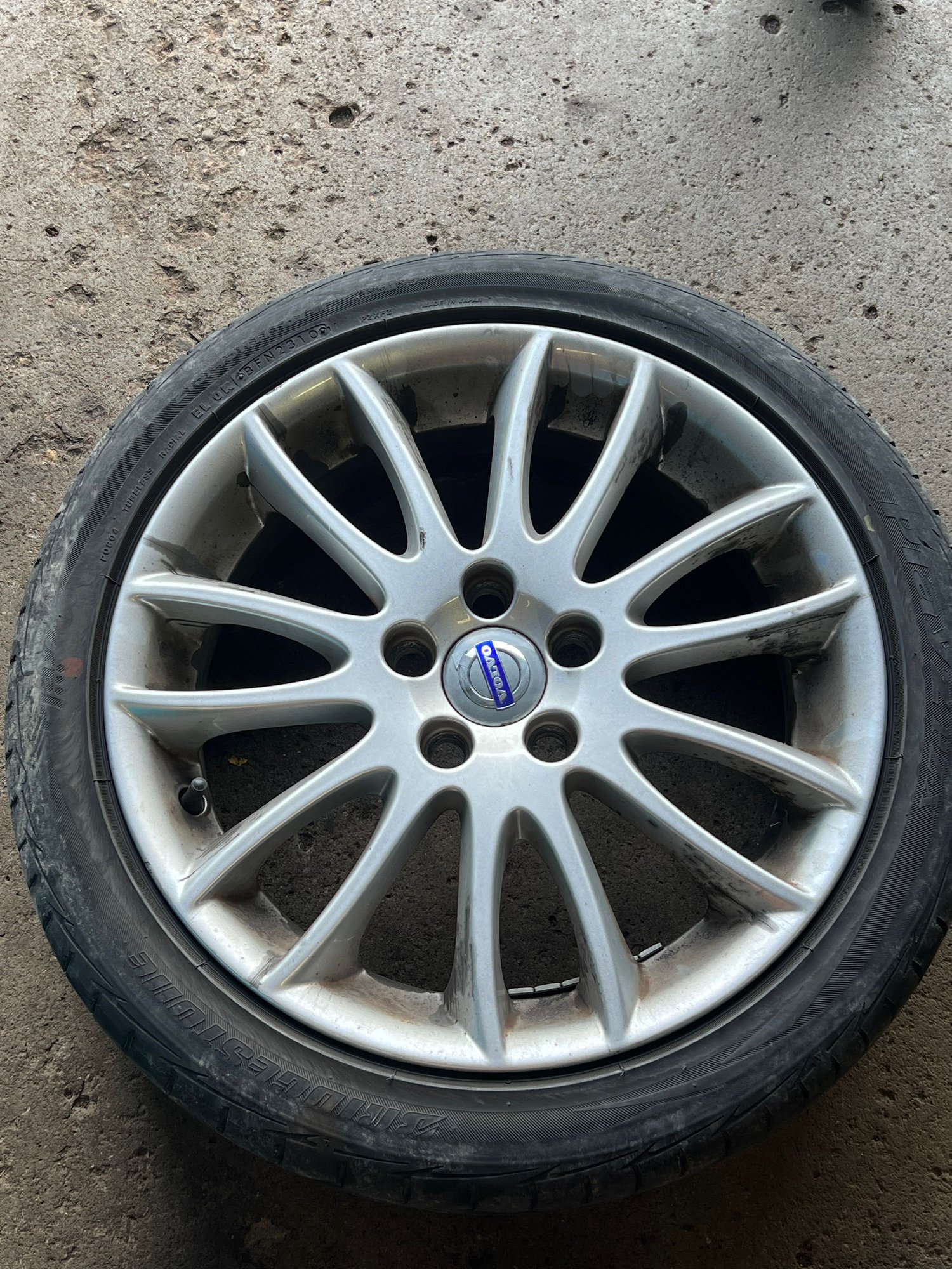Wheels and Tires/Axles - 2012 volvo c30 17” 14 spoke factory OEM rim - New or Used - 2012 Volvo C30 - Toronto, ON M6C 1A6, Canada