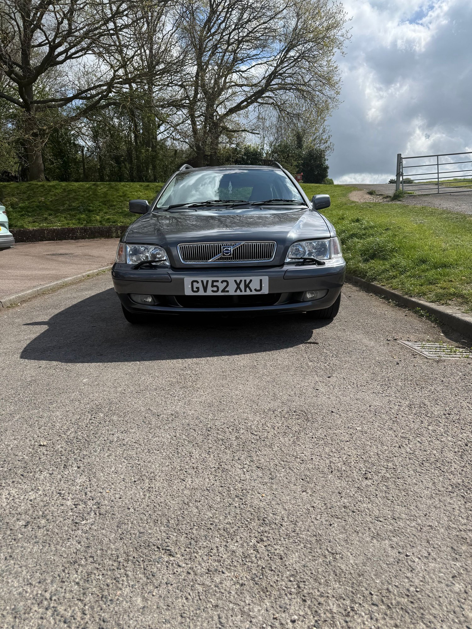 2002 Volvo V40 - 2002 volvo v40 1.9(2)T SE - Used - VIN GV52 XKJ - 81,000 Miles - 4 cyl - 2WD - Automatic - Gray - Harlow CM194D, United Kingdom