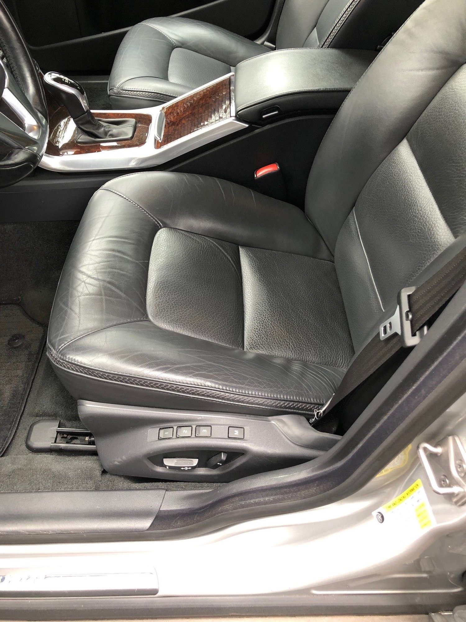 2015 Volvo XC70 - 2015 Xc70 T6 Platinum - Used - VIN yv4902nd6f1198260 - 75,000 Miles - 6 cyl - AWD - Automatic - Wagon - Silver - Decatur, GA 30033, United States