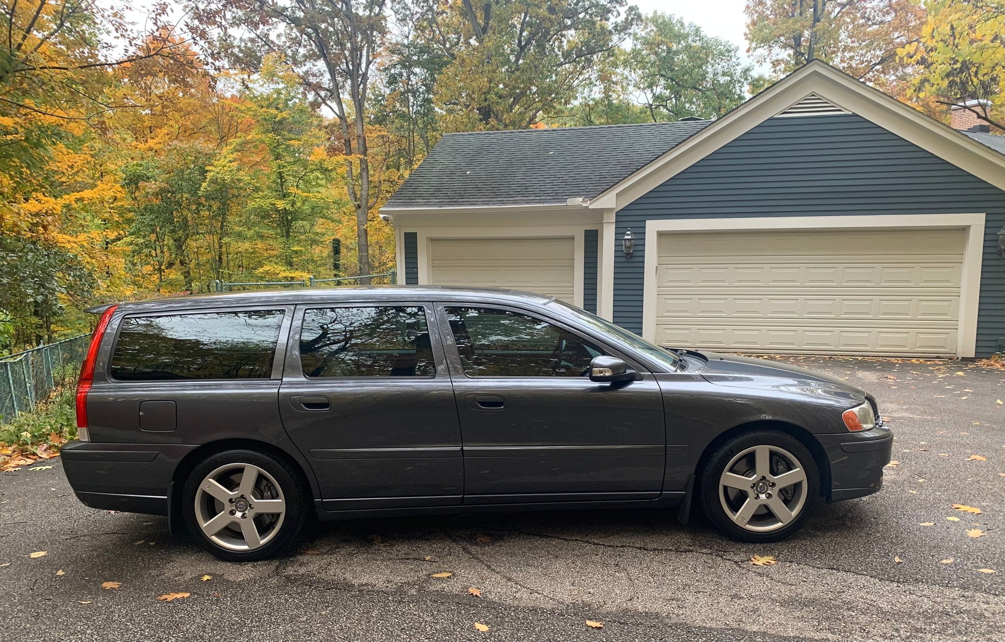 2007 Volvo V70 - 2007 V70R Grey/ Gold Gobi One owner well maintained excellent condition $ - Used - VIN YV1SJ527872632797 - 137,123 Miles - 5 cyl - AWD - Automatic - Wagon - Gray - Hinckley, OH 44233, United States