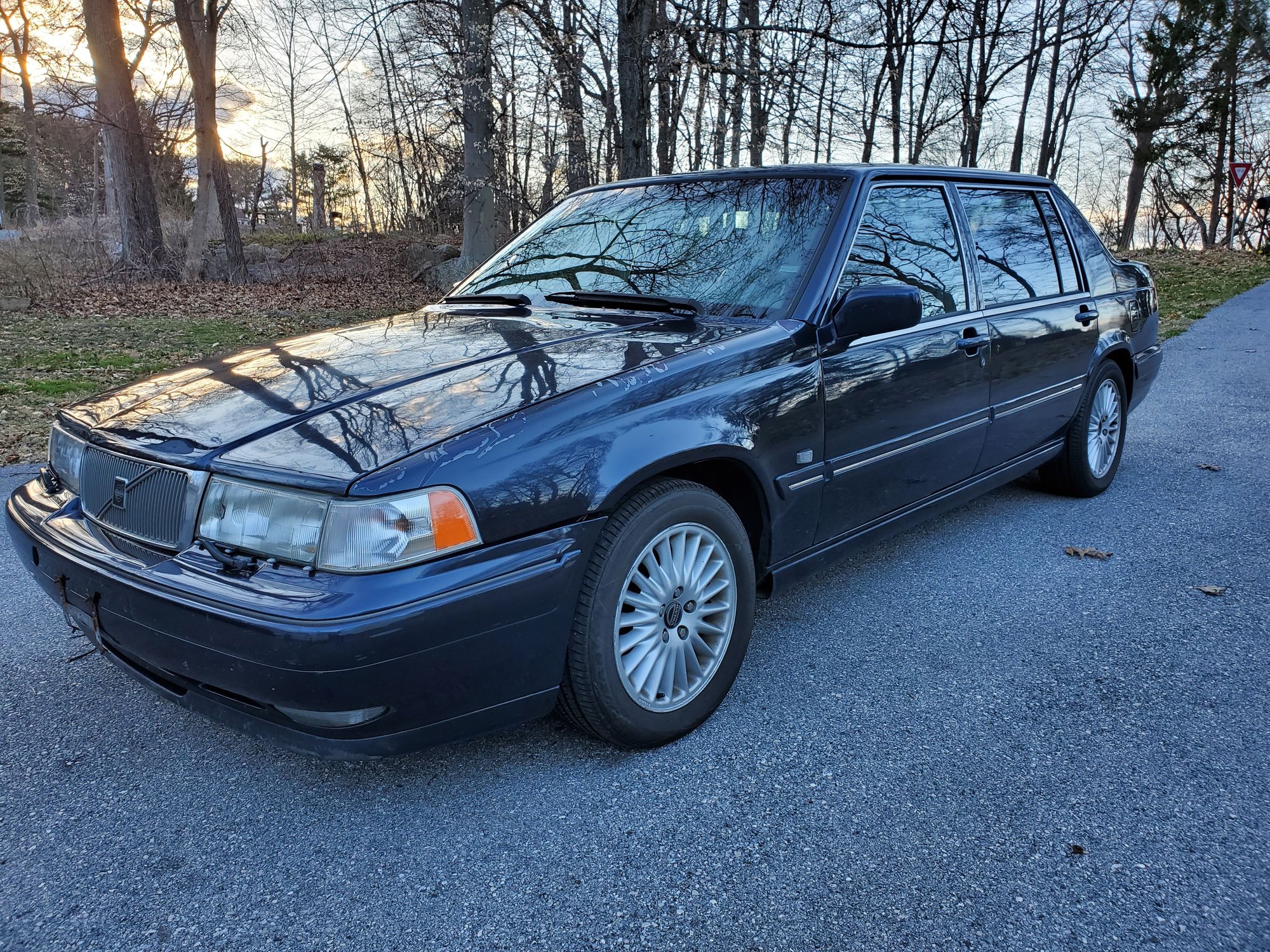 1995 Volvo 960 - For Sale: 1995 Volvo 960 Executive (Extended Wheelbase/Diplomatic Services Car) - Used - VIN YV1KS9618S1058355 - 229,000 Miles - 6 cyl - 2WD - Automatic - Sedan - Blue - Exton, PA 19341, United States