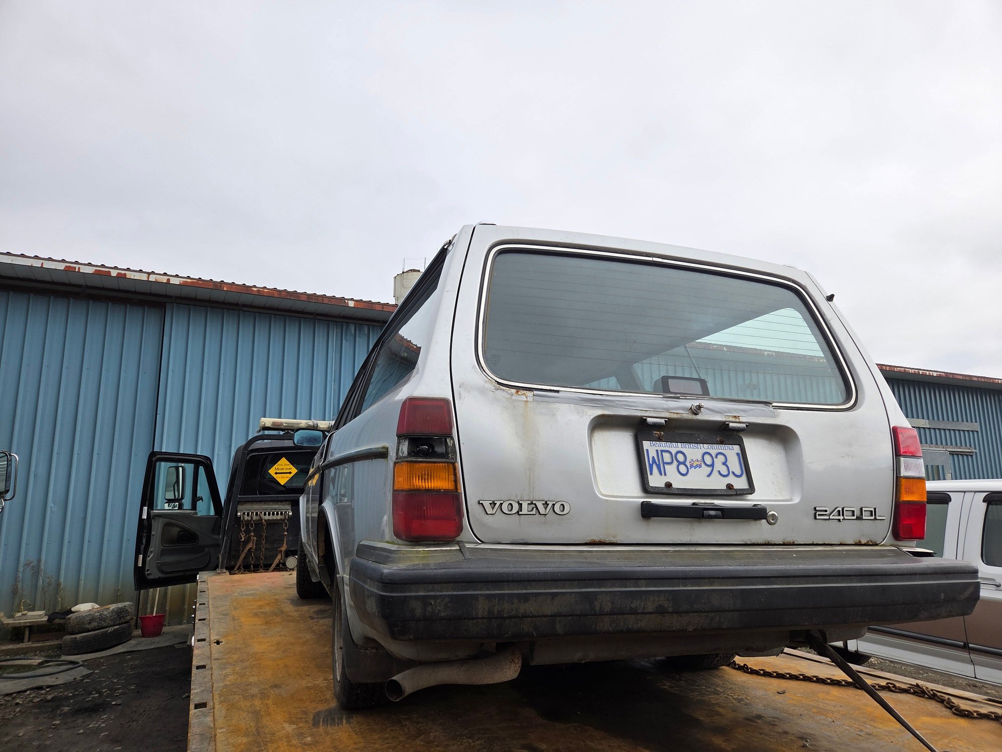 1988 Volvo 245 - Parting Out – 1988 Volvo 245 DL Wagon (VIN: YV1AX8854J1796871) - Accessories - $300 - Prince Rupert, BC V8J 1X, Canada