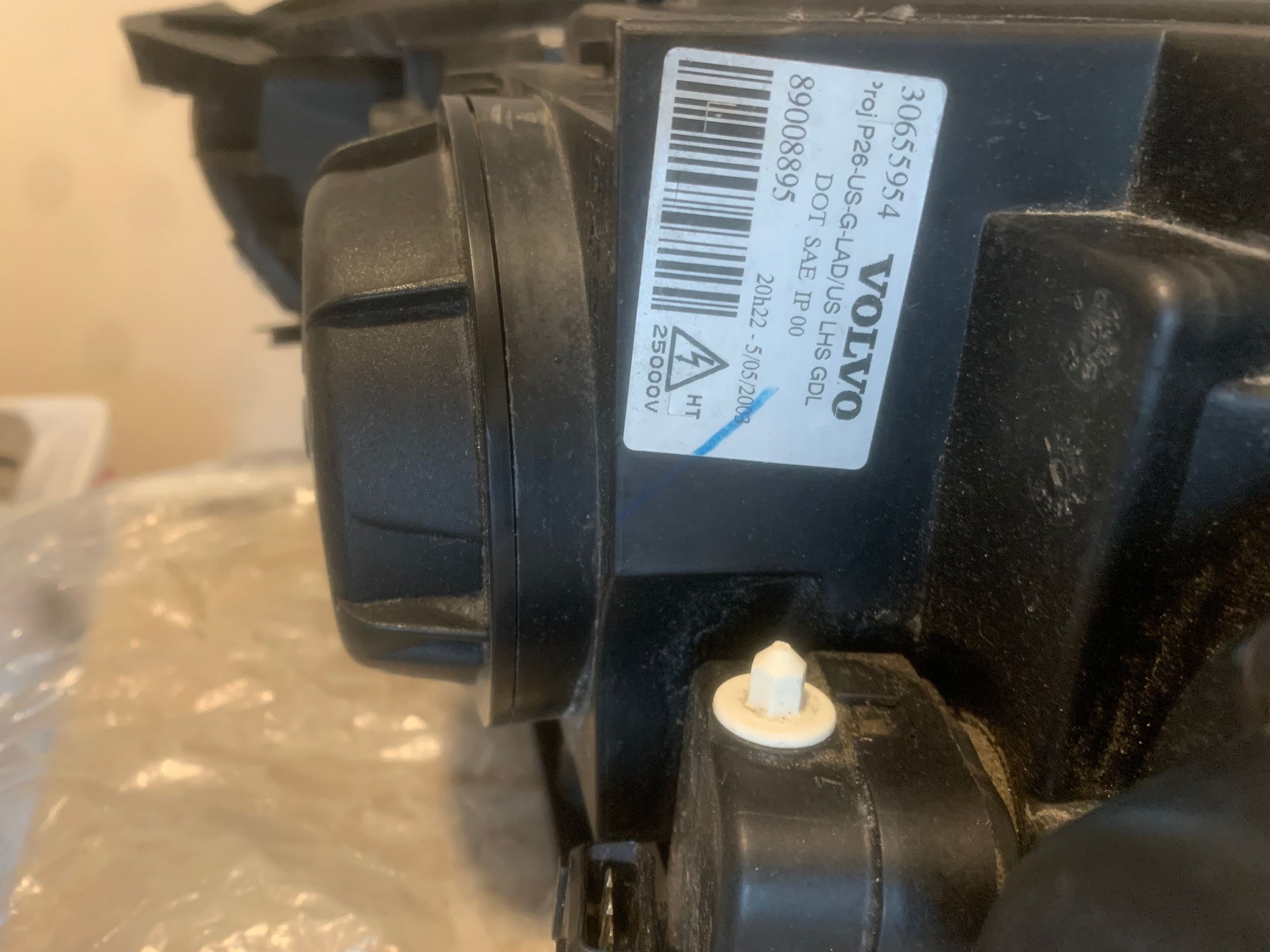 Lights - Xenon headlight assemblys - Used - 2001 to 2005 Volvo V70 - Bridgewater, MA 02324, United States