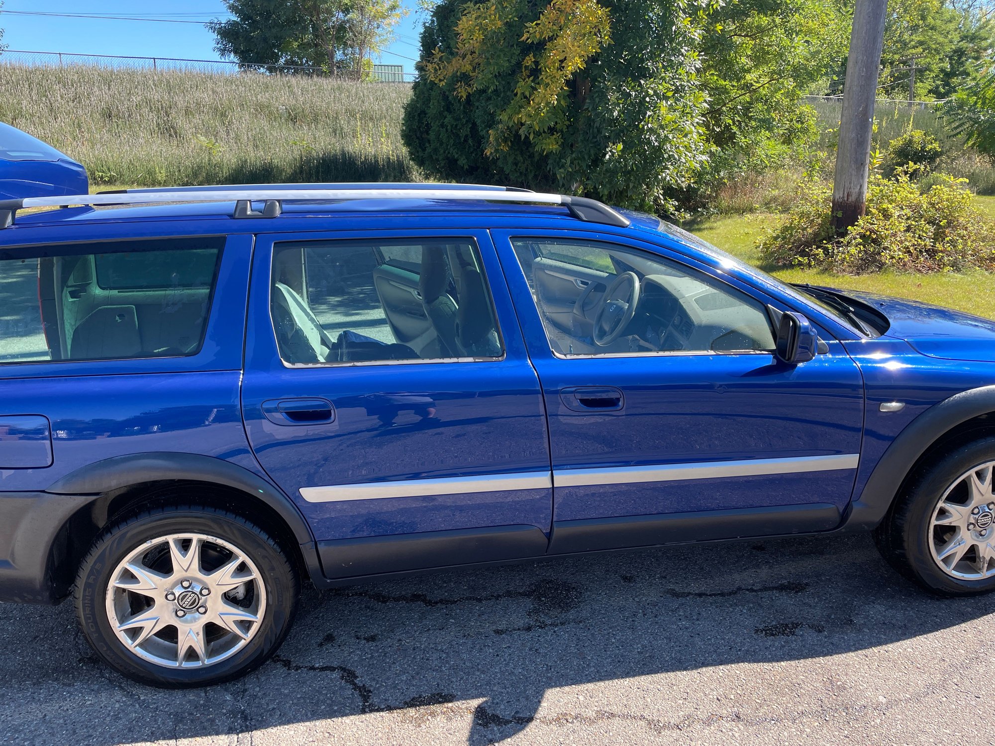 2006 Volvo XC70 - 2006 Volvo XC70  2.5T Ocean Race Edition Wagon 4D - Used - VIN YV4SZ592361233290 - 207,298 Miles - 5 cyl - AWD - Automatic - Wagon - Blue - Novi, MI 48375, United States