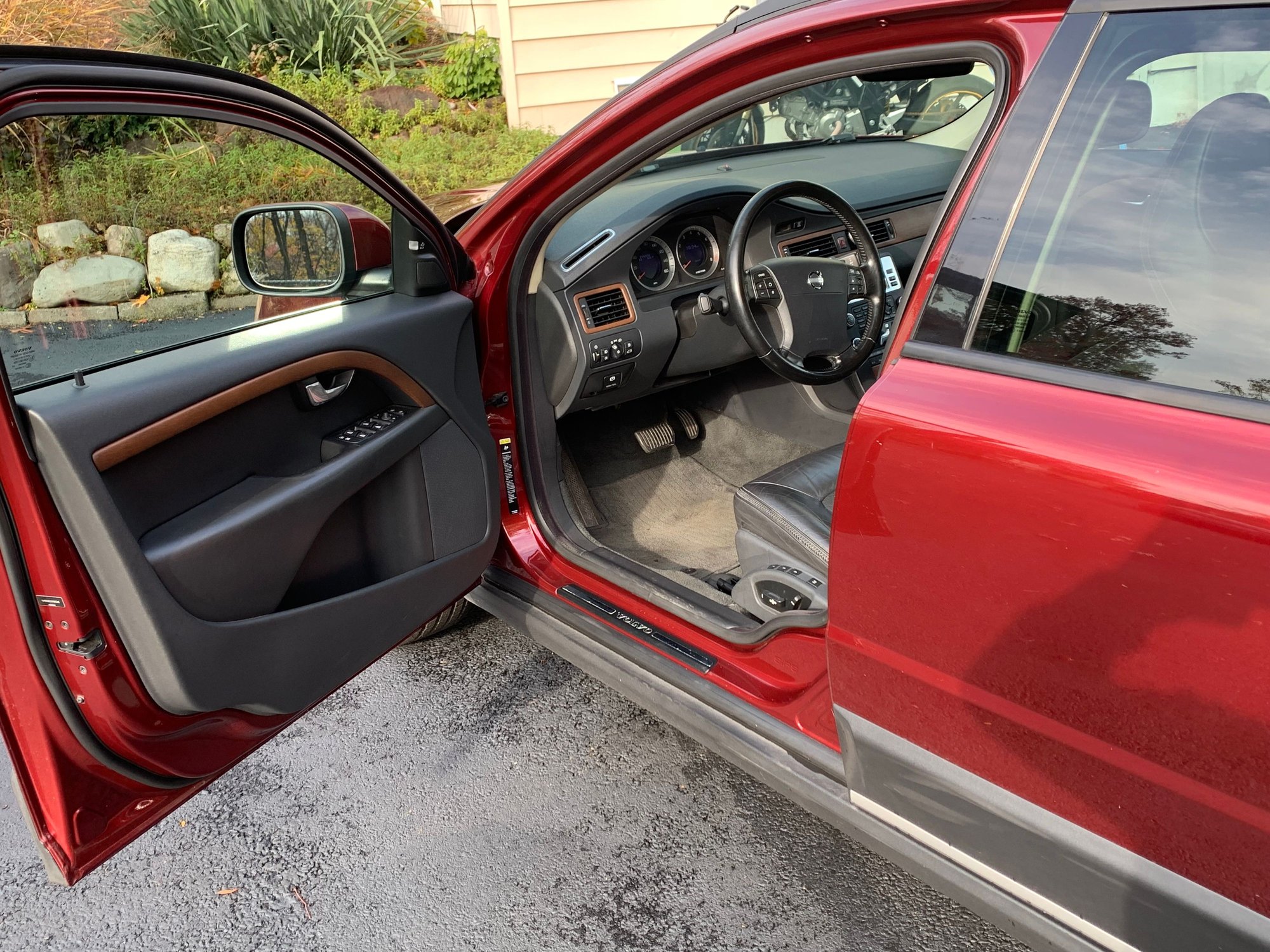 2009 Volvo XC70 - 2009 Volvo XC70 3.2 $2,500 Needs Differential - Used - VIN yv4bz982291065316 - 216,500 Miles - 6 cyl - AWD - Automatic - Wagon - Red - Paramus, NJ 07652, United States