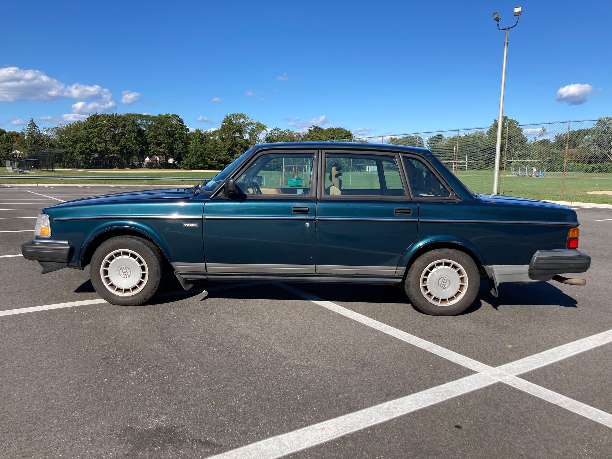 1993 Volvo 240 - 1993 Volvo 240 - Used - VIN YV1AS8804XXXXXXXX - 4 cyl - 2WD - Automatic - Sedan - Other - East Northport, NY 11731, United States