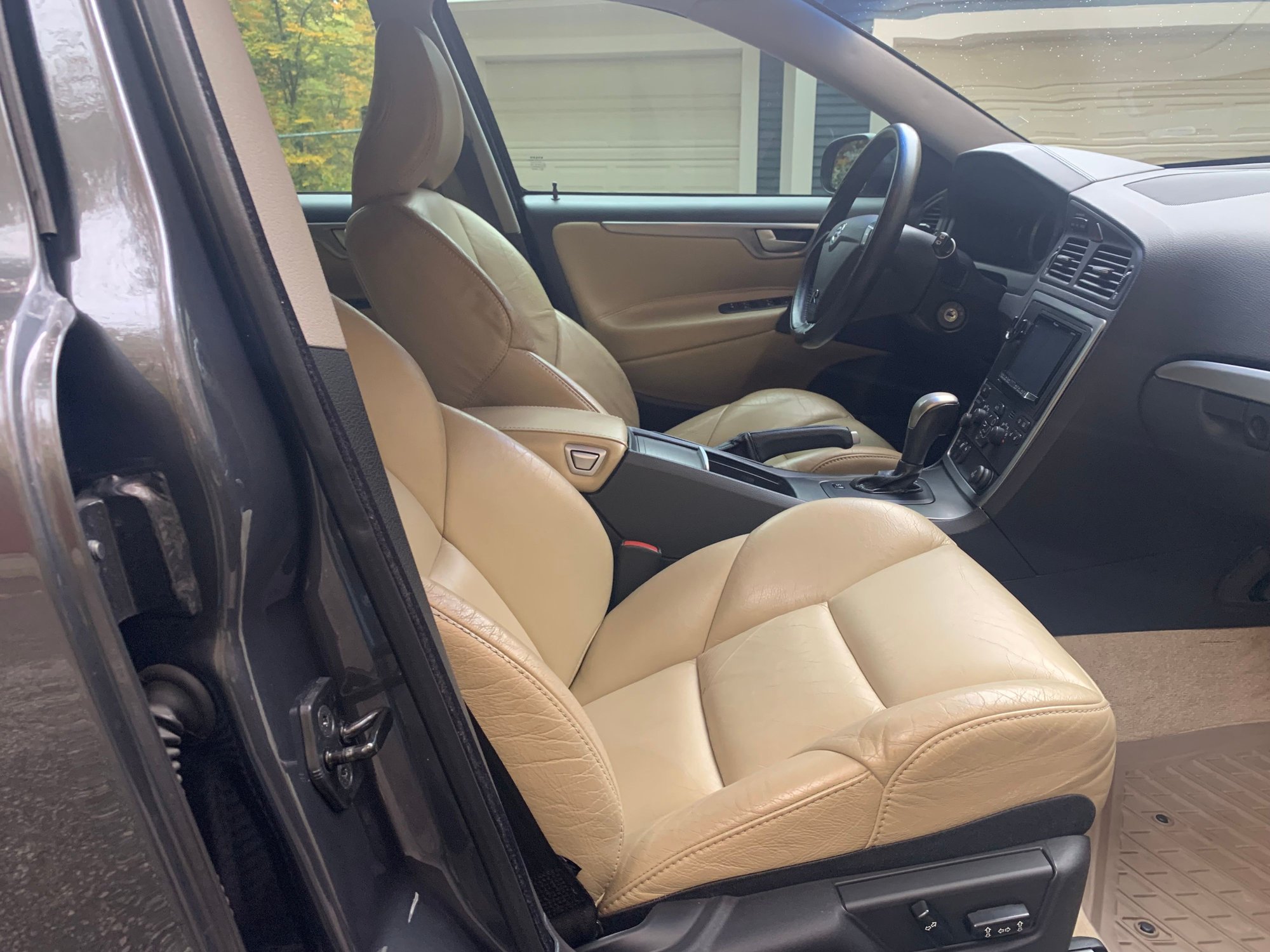 2007 Volvo V70 - 2007 V70R Grey/ Gold Gobi One owner well maintained excellent condition $ - Used - VIN YV1SJ527872632797 - 137,123 Miles - 5 cyl - AWD - Automatic - Wagon - Gray - Hinckley, OH 44233, United States