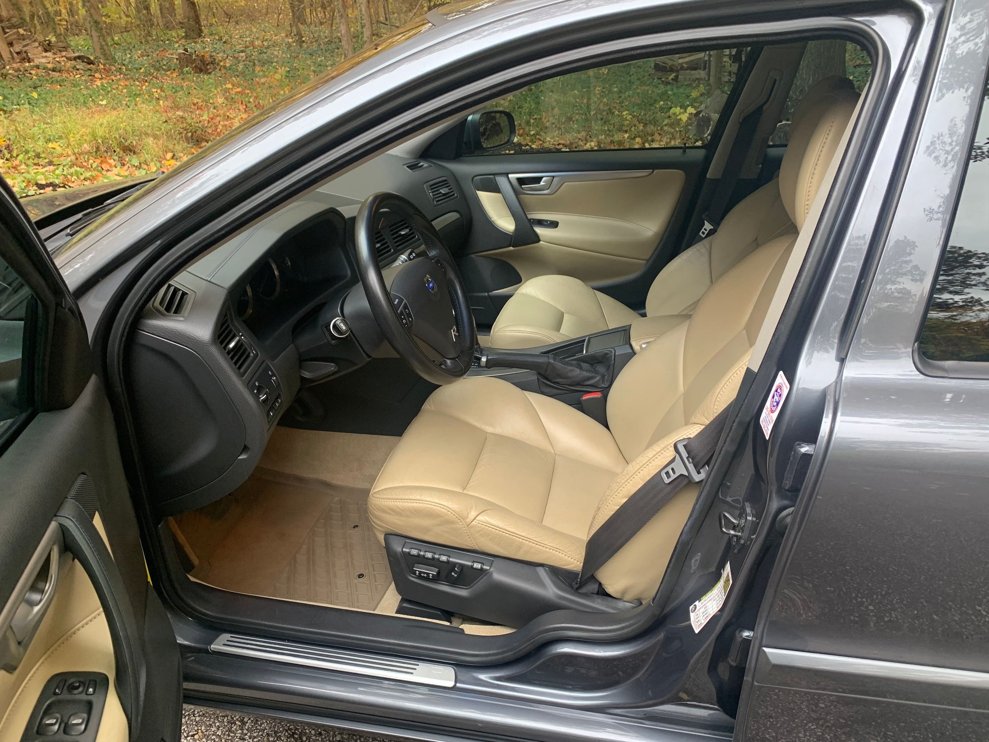 2007 Volvo V70 - 2007 V70R Grey/ Gold Gobi One owner well maintained excellent condition $ - Used - VIN YV1SJ527872632797 - 137,123 Miles - 5 cyl - AWD - Automatic - Wagon - Gray - Hinckley, OH 44233, United States