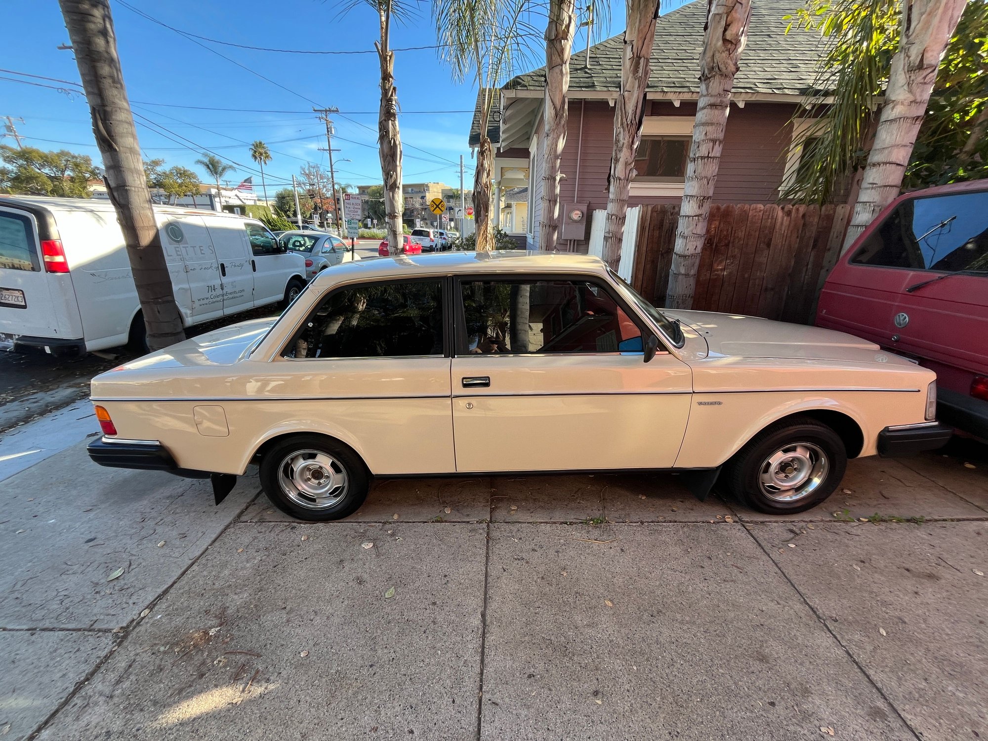 1983 Volvo 242 - Beige and Brown Volvo 242 DL. - Used - VIN YV1AX8828D2235383 - 217,345 Miles - 4 cyl - 2WD - Manual - Coupe - Beige - Santa Ana, CA 92701, United States
