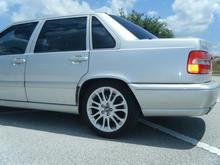 rims off a 2005 s40 17s