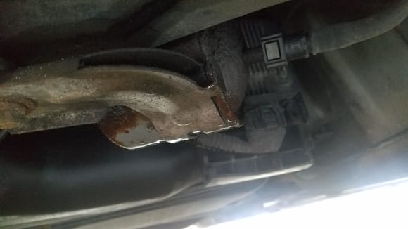 2005 volvo s60  this is leaking what is this ? 