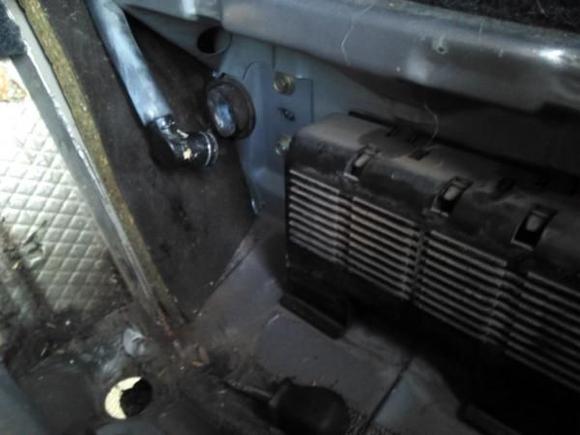 Wagon sunroof drain right rear 01