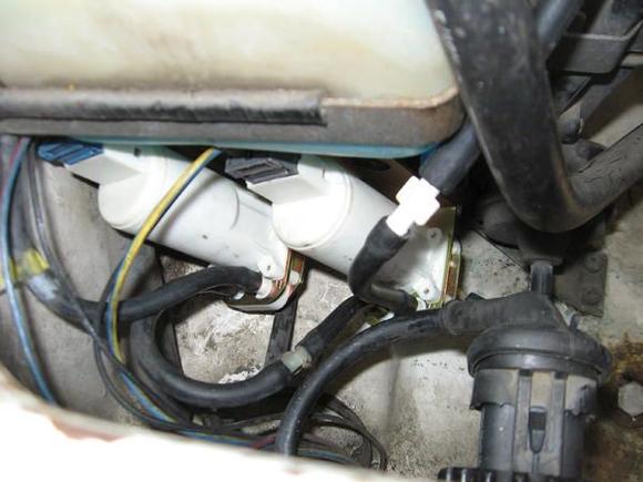 New windshield/tailgate washer pumps.