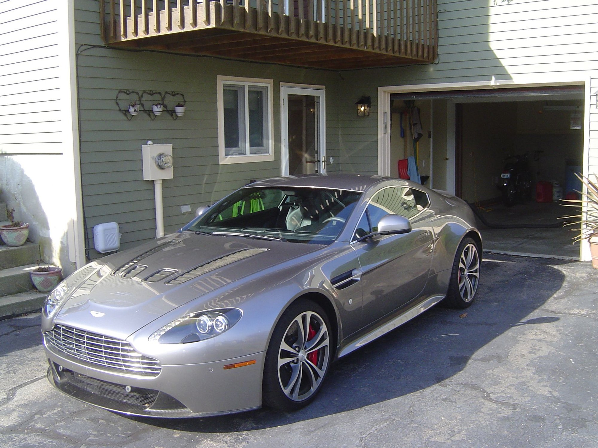 2012 Aston Martin V12 Vantage 6speedonline Porsche