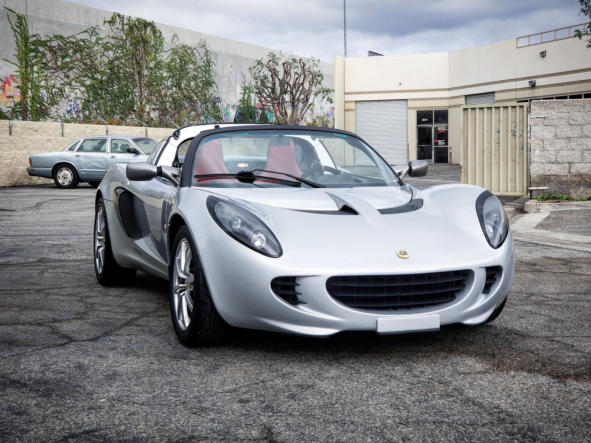 Meticulously maintained Arctic Silver 2005 Lotus Elise - 6SpeedOnline