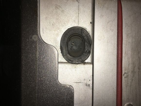 2007 V8V rear left jacking point