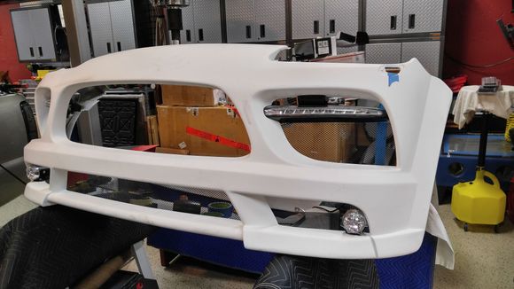 Front view with 958 light and fog light test fitting