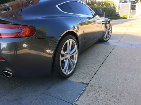 really looks the part now with the V12V wheels