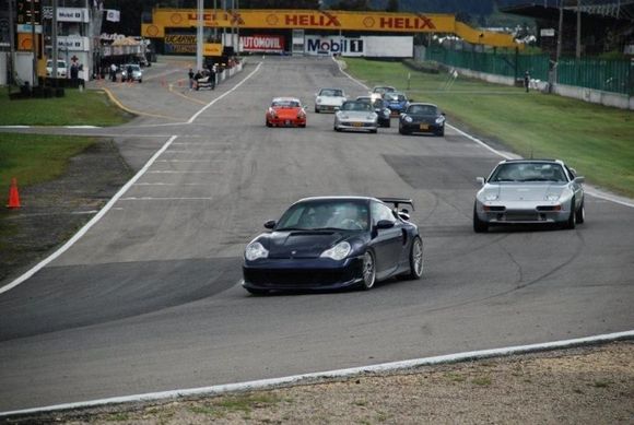 Protomotive on the move behind  997GT2
