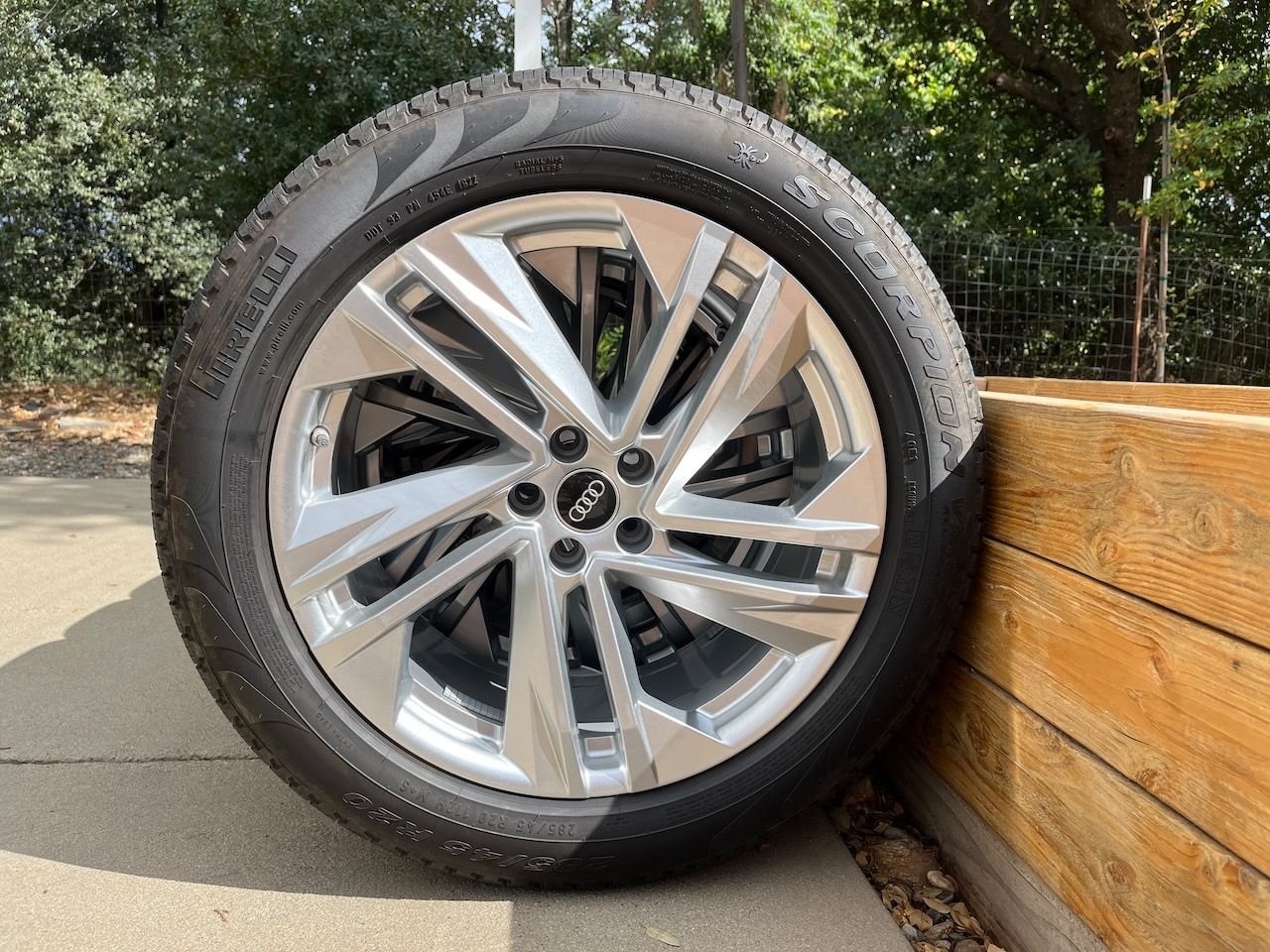 2022 Q7 20" OEM Wheels + Pirelli Run Flat Tires // Almost New (5k miles
