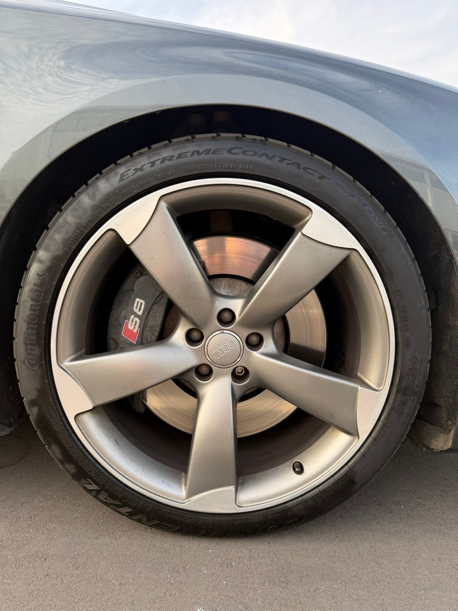 2015 Audi S8 - 2015 Audi S8 - gray - 60.000 mls - Used - VIN WAUK2AF02FN012954 - 59,500 Miles - 8 cyl - AWD - Automatic - Sedan - Gray - Charlotte, NC 28277, United States